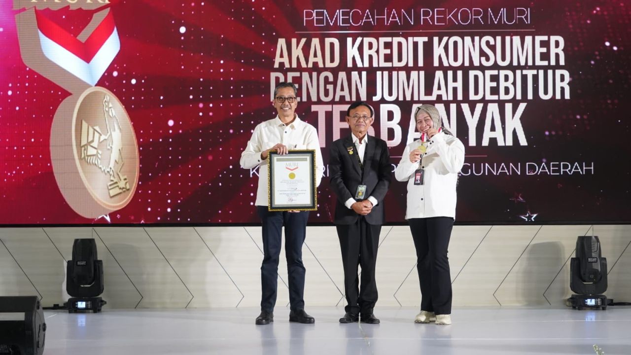 Rekor MURI, 2.312 Debitur Bank Jatim Tanda Tangan Akad Massal Kredit Konsumer