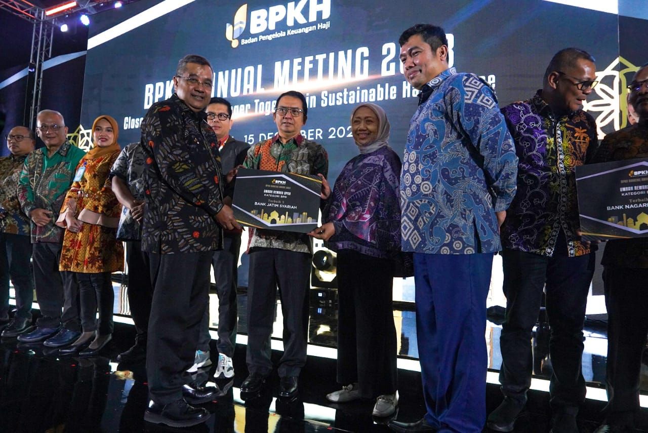 Unit Usaha Syariah Bank Jatim Borong Tiga Penghargaan dalam BPKH Award 2023. (Dok Humas Bank Jatim)