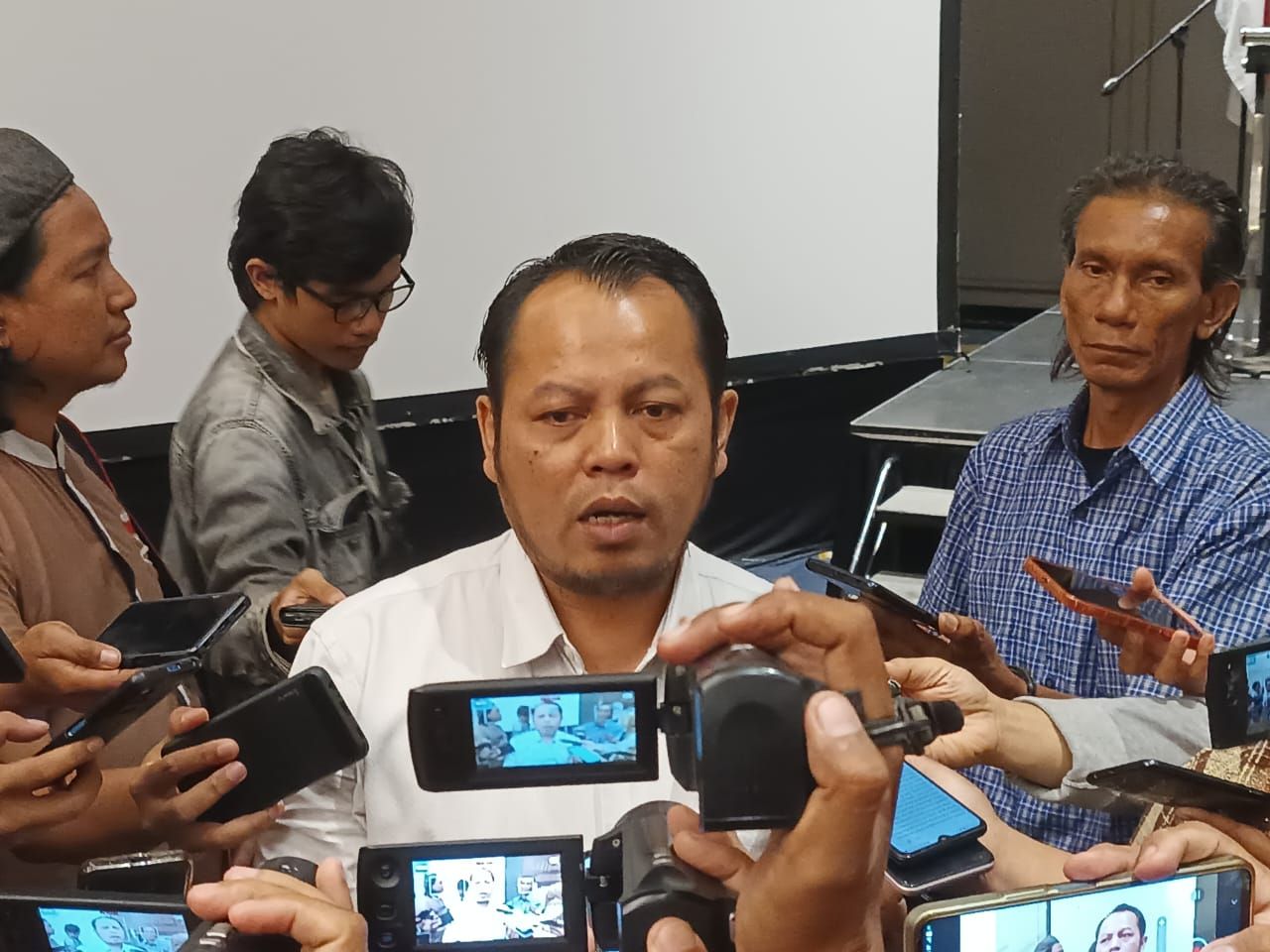 ThumbnailLogistik Pemilu 2024 Sudah Sampai di Kabupaten/Kota, Surat Suara Masih Dicetak Logistik Pemilu 2024 Sudah Sampai di Kabupaten/Kota, Surat Suara Masih Dicetak