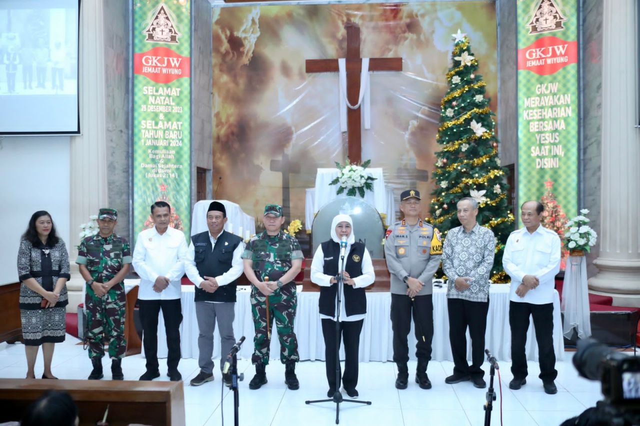 Khofifah Serukan Ibadah Natal Berjalan Aman, Damai dan Penuh Kasih