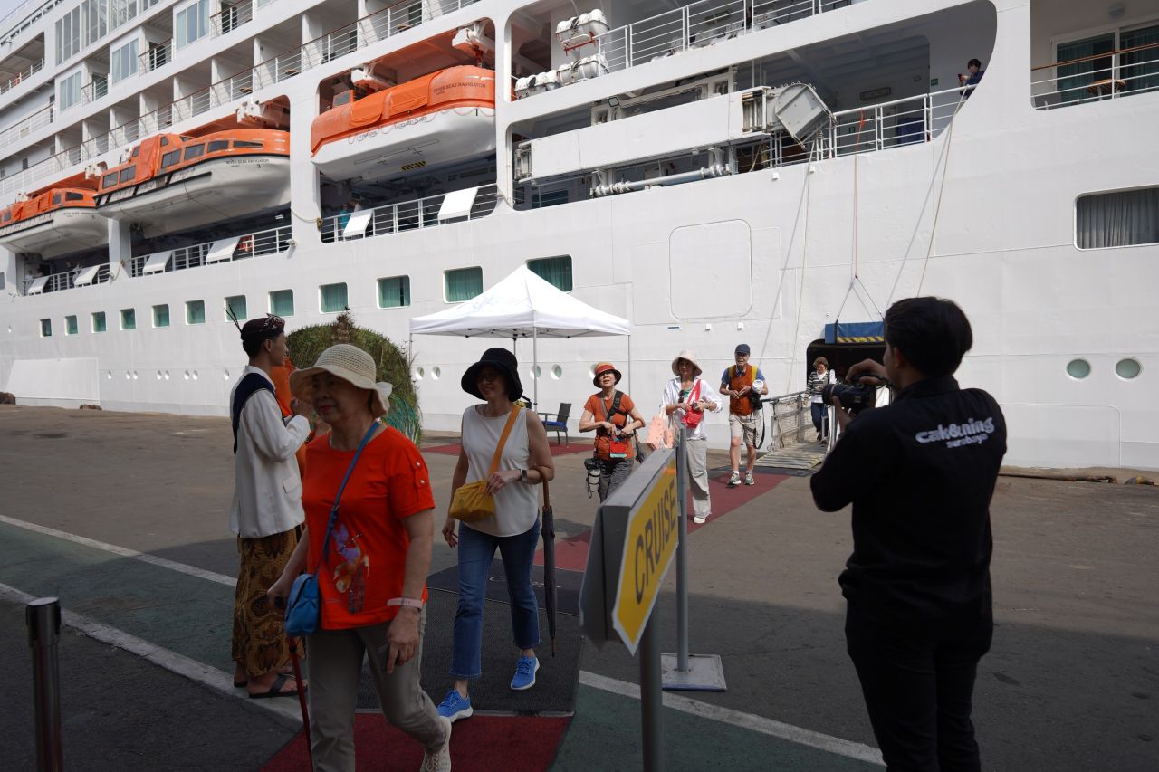 Libur Nataru, MS Seven Seas Navigator Sandar di Surabaya