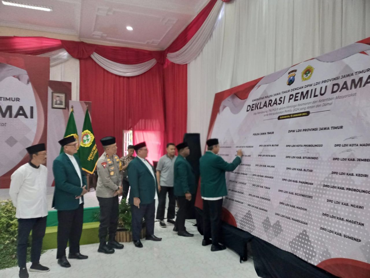 Deklarasi Pemilu Damai, Kapolda Apresiasi LDII Jatim Ikut Jaga Pemilu Aman