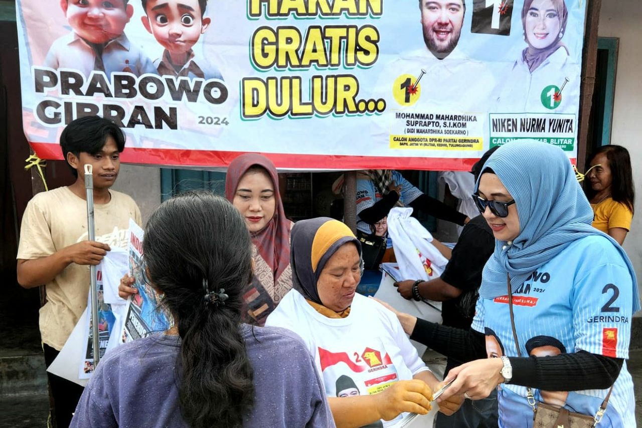 ThumbnailCaleg Gerindra Blitar Bagikan Makan dan Susu Gratis, Realisasikan Program Prabowo-Gibran Caleg Gerindra Blitar Bagikan Makan dan Susu Gratis, Realisasikan Program Prabowo-Gibran
