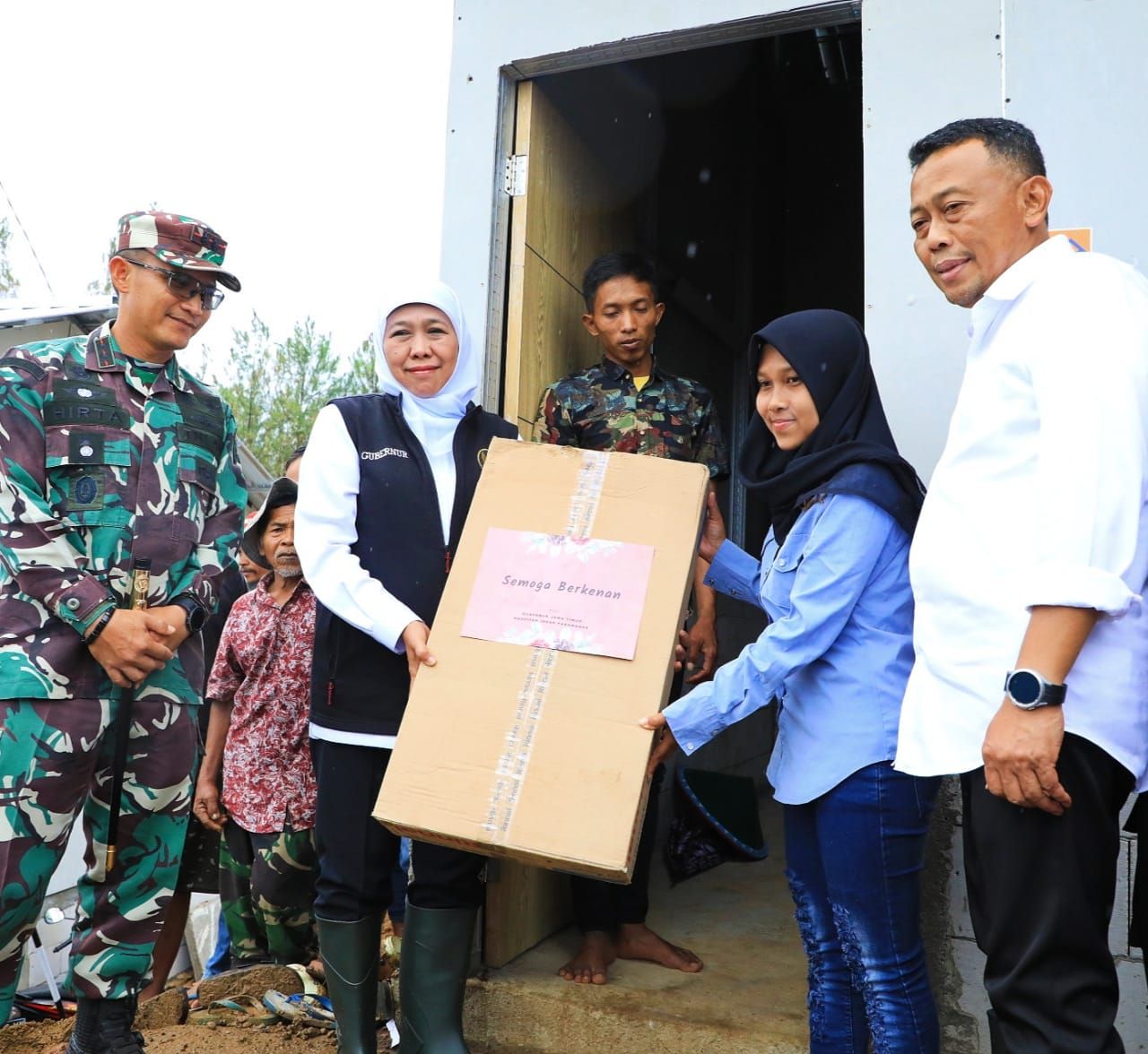 Khofifah Resmikan Puluhan Huntara Relokasi Dampak Tanah Gerak Ponorogo