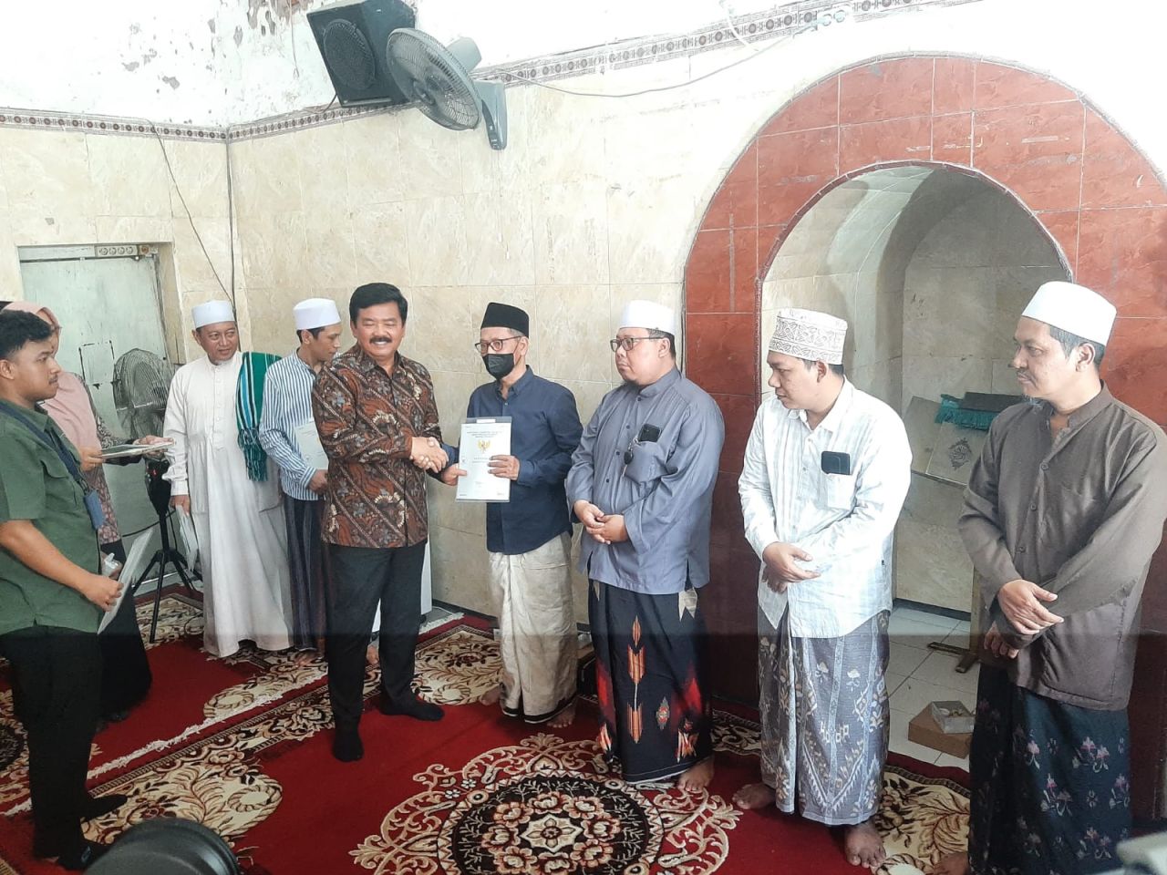 11 Pesantren di Kampung Ndresmo Surabaya Terima Sertifikat Wakaf