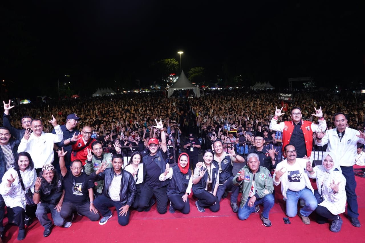 ThumbnailPilpres 2024, Puluhan Ribu Warga Sidoarjo Siap Menangkan Ganjar-Mahfud Pilpres 2024, Puluhan Ribu Warga Sidoarjo Siap Menangkan Ganjar-Mahfud