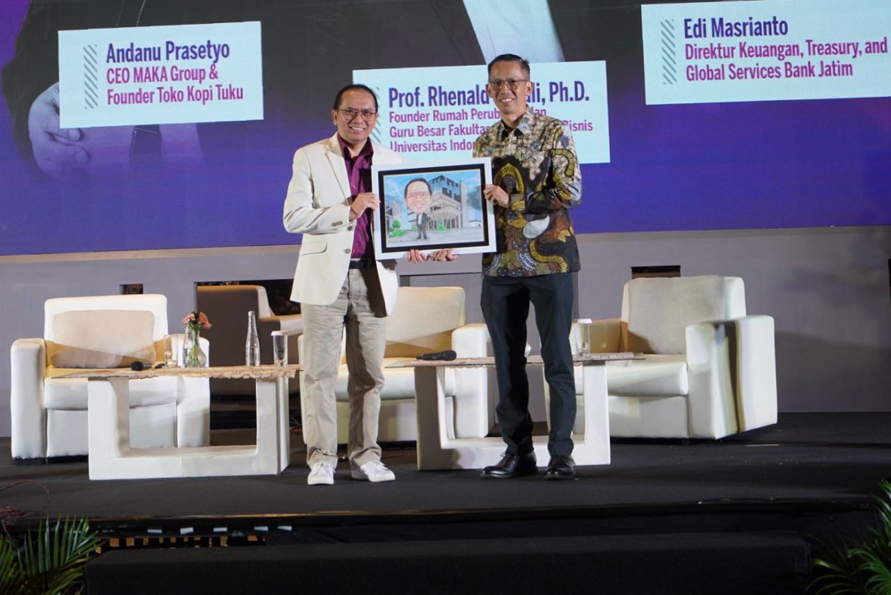 talkshow Wawasan Business Forum #TheNextGiant Suara Surabaya pada Jumat malam (23/2/2024). (Dok Humas Bank Jatim)