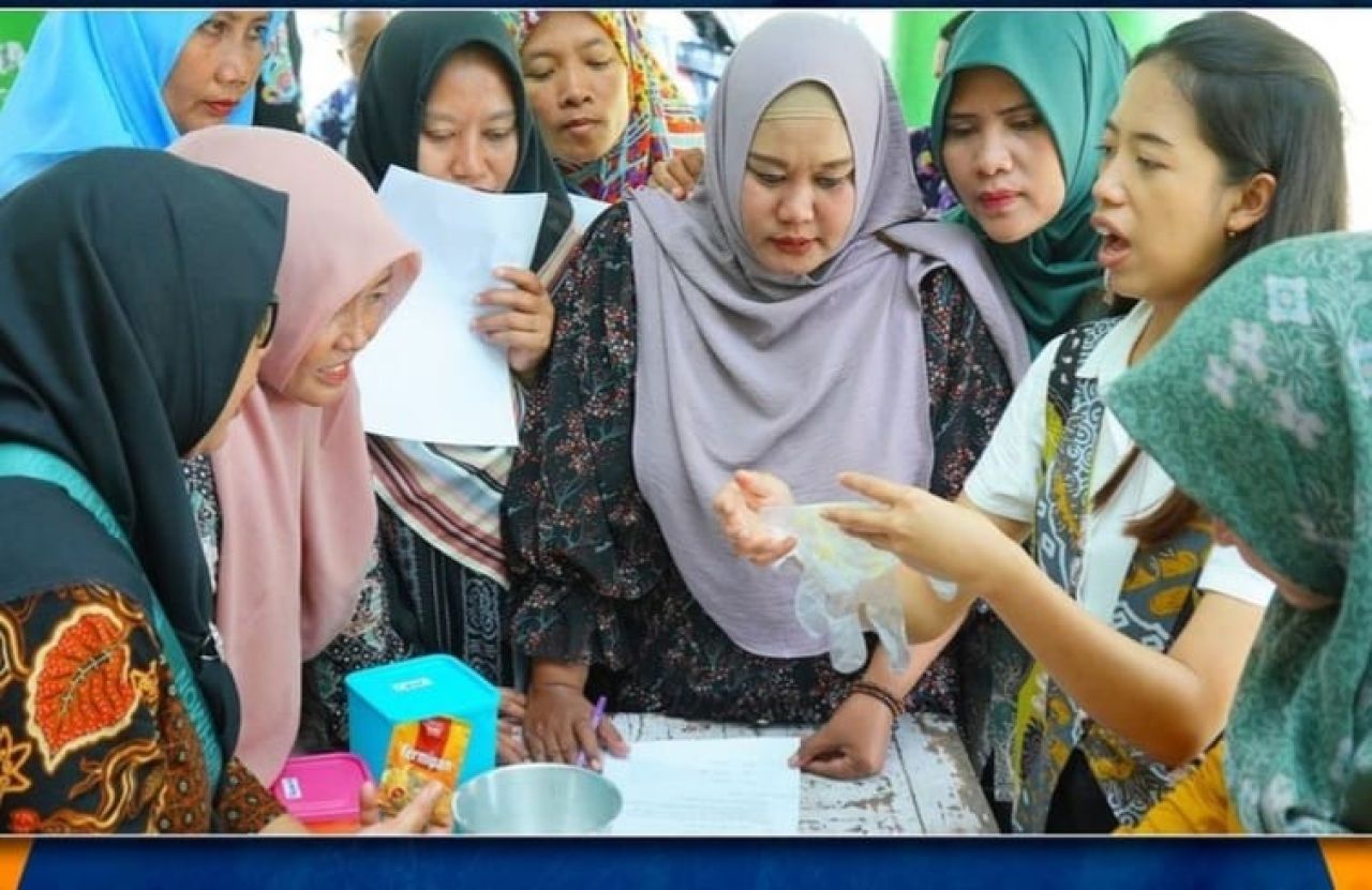 Sinando di Jombang Latih Warga Membuat Kue Viral Cromboloni Dan Muffin