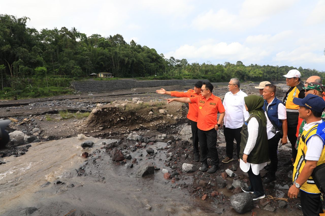 ThumbnailGerak Cepat Pj. Gubernur Adhy Tangani Banjir Lahar Dingin di Lumajang Gerak Cepat Pj. Gubernur Adhy Tangani Banjir Lahar Dingin di Lumajang