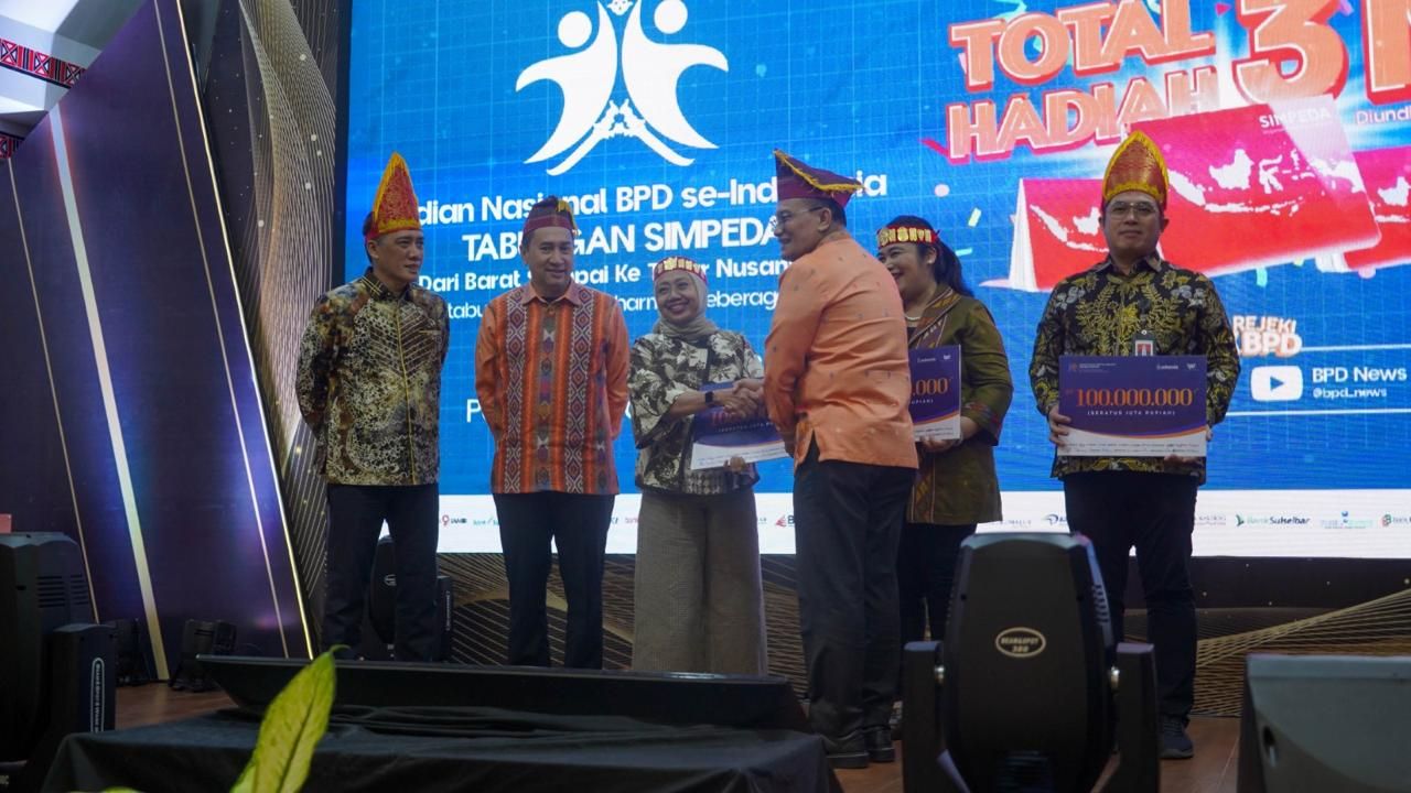 Penarikan undian nasional tabungan Simpanan Pembangunan Daerah (Simpeda) Periode ke-2 tahun XXXIV-2024. (Dok Humas Bank Jatim)