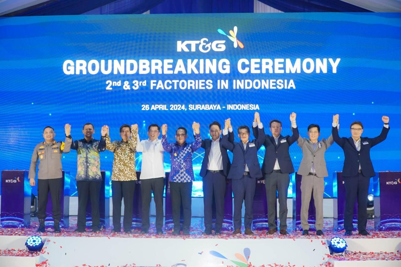 groundbreaking pabrik pengolahan tembakau tahap dua dan tiga, milik PT Tri Sakti Purwosari Makmur (TSPM/KT&G) di kawasan industri Pasuruan Industrial Estate Rembang (PIER), Jumat (26/4/2024).