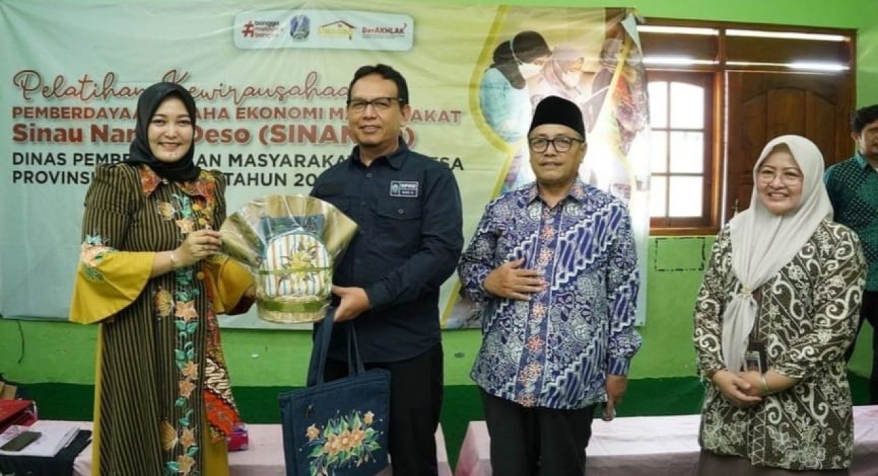 ThumbnailDPMD Jatim Gelar Sinando di Ngawi, Latih Emak-Emak Jilbab Painting DPMD Jatim Gelar Sinando di Ngawi, Latih Emak-Emak Jilbab Painting