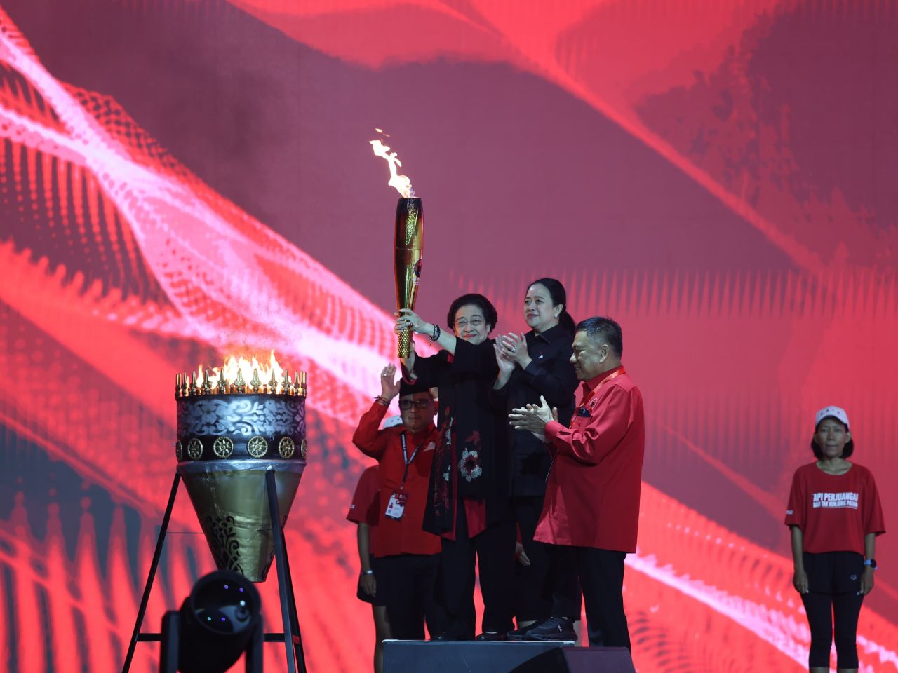 Rakernas V PDI-P, Megawati Bicara Pemimpin Otoriter Populis yang Menjadikan Hukum Sebagai Pembenar Rakernas PDI-P V di Beach City International Stadium Ancol, Jakarta Utara, Jumat (24/5/2024). (Red)