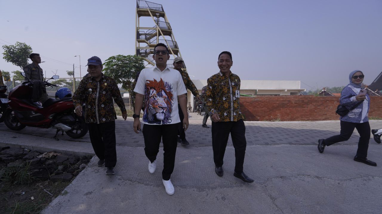 ThumbnailTancapkan Jejak Sang Proklamator di Kota Mojokerto, Mas Pj Gunakan Nama Bung Karno untuk Jalan Balongcangkring-Rejoto Tancapkan Jejak Sang Proklamator di Kota Mojokerto, Mas Pj Gunakan Nama Bung Karno untuk Jalan Balongcangkring-Rejoto