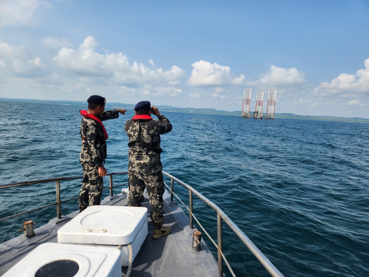 Kapal dan Pesawat Dikerahkan Mencari 7 Korban Tertimpa Rumah Kontainer di Perairan Madura