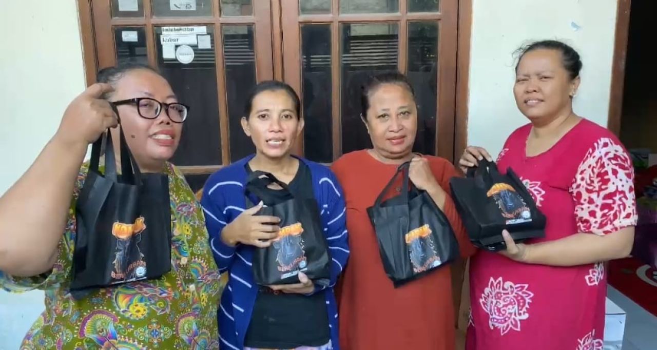 Istiqomah Berbagi, Jurnalis KOMPAK Berkurban 4 Sapi dan 2 Kambing