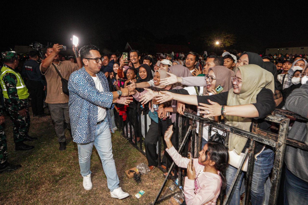 ThumbnailPecah dan Tumpah Ruah, Masyarakat Nikmati Meriahnya Pesta Rakyat Hari Jadi ke-106 Kota Mojokerto Pecah dan Tumpah Ruah, Masyarakat Nikmati Meriahnya Pesta Rakyat Hari Jadi ke-106 Kota Mojokerto