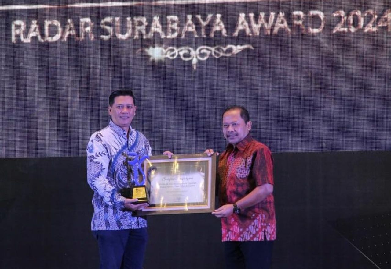 Radar Surabaya Award 2024, Bank Jatim Dinobatkan Sebagai BUMD yang Inovatif dan Ekspansif