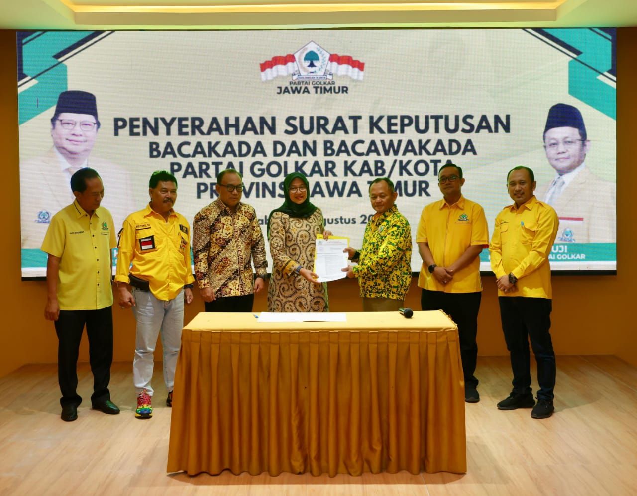 ThumbnailTerima Rekom Golkar Maju Pilkada, Ipuk : Membangun Banyuwangi Tidak Bisa Sendirian Terima Rekom Golkar Maju Pilkada, Ipuk : Membangun Banyuwangi Tidak Bisa Sendirian