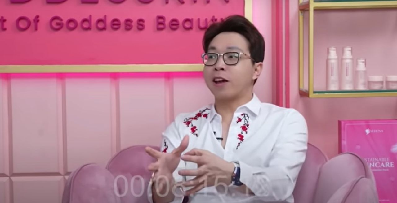 ThumbnailWarga Surabaya Cemas Isu Mafia Skincare Etiket Biru Warga Surabaya Cemas Isu Mafia Skincare Etiket Biru