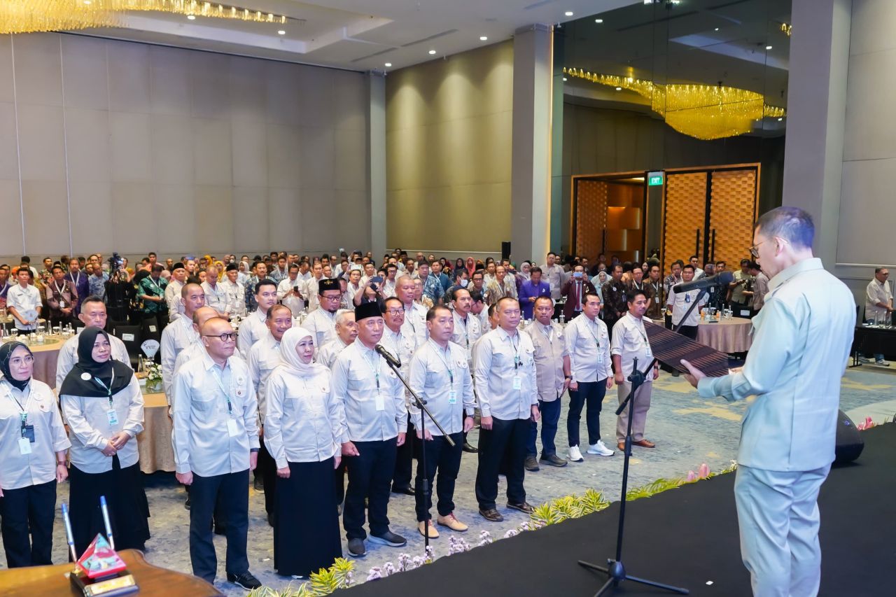 Khofifah Dilantik Sebagai Ketua Dewan Penasehat HKTI Jatim, Arum Sabil Ketua HKTI Jatim. (Red)