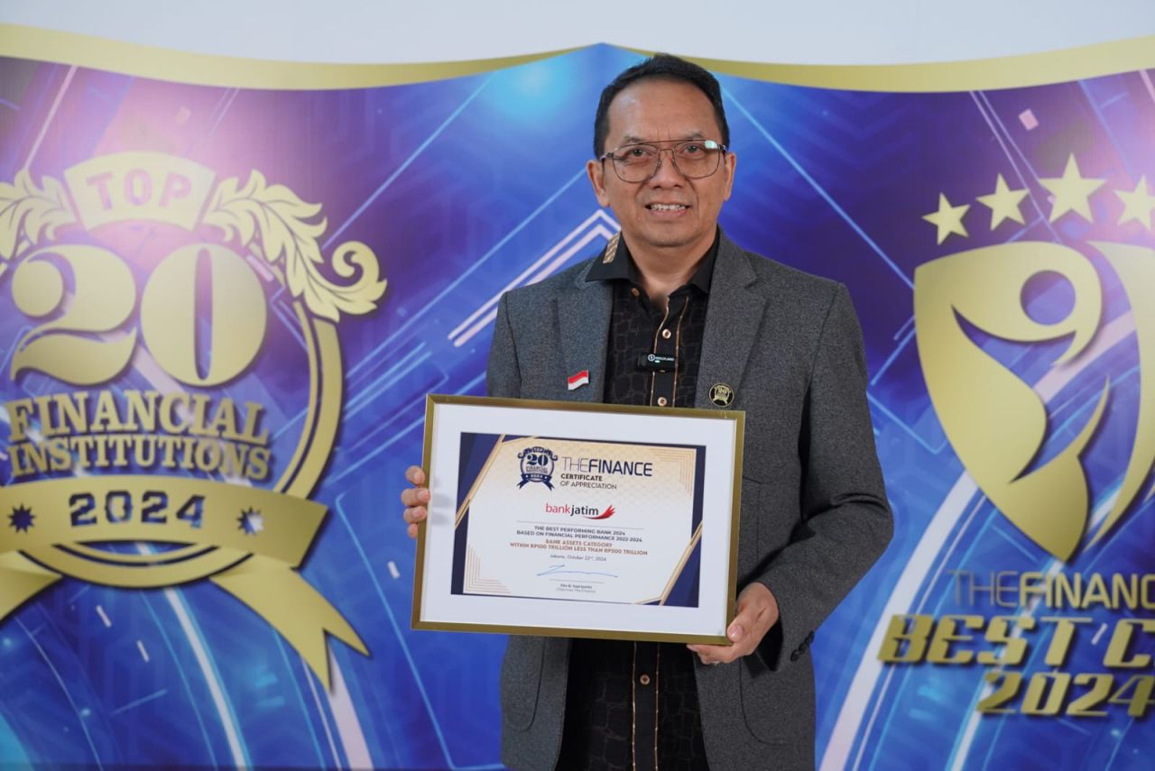 Kinerja Moncer, Bank Jatim Boyong Dua Penghargaan Sekaligus Dari The Finance