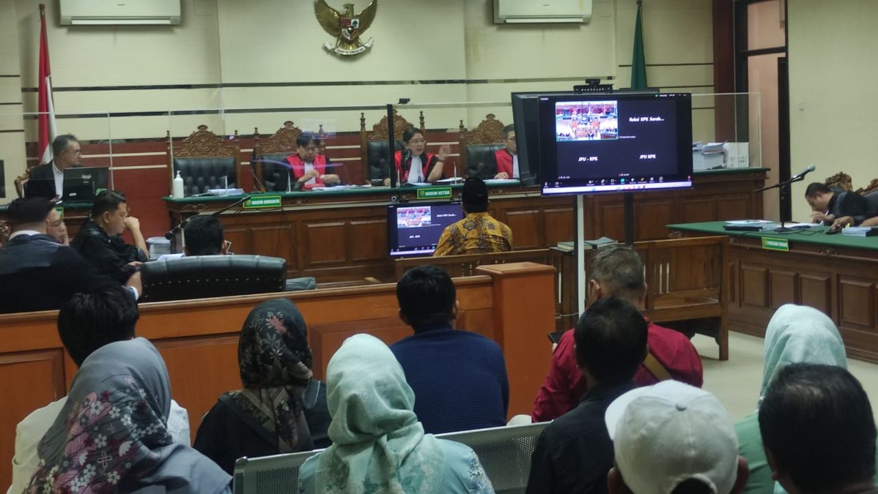 Sidang lanjutan perkara korupsi pemotongan insentif pajak di Pengadilan Tipikor Surabaya. (Red)