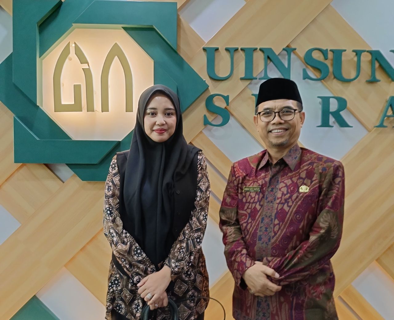 Ning Dini bersama Kakanwil Kemenag Jatim. (Red)