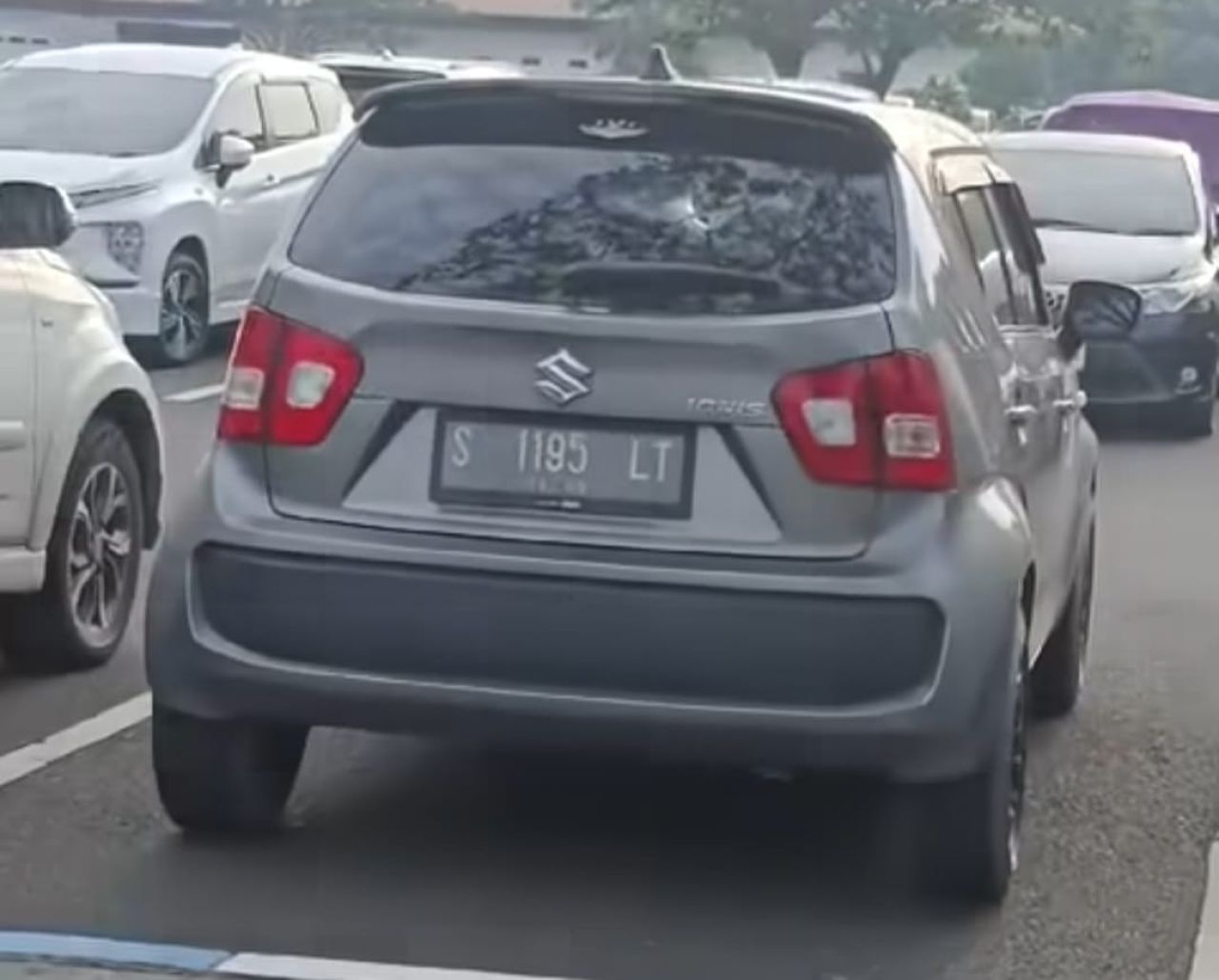 Viral, Video 2 Mobil Nopol Sama di Parkiran Bandara Juanda