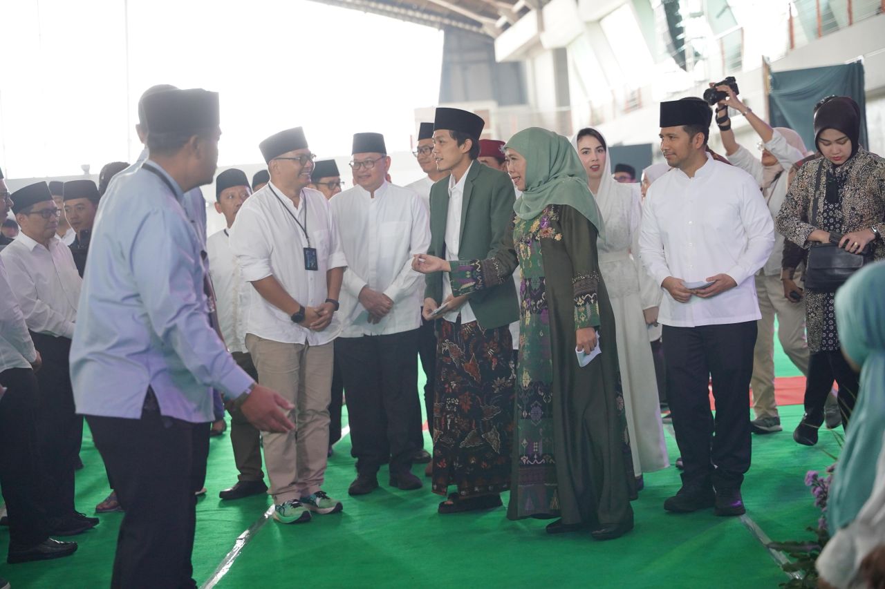 SIER dan BUMD Jatim Kompak Jaga Daya Saing Daerah di Tengah Fragmentasi Global Halal Bihalal bersama Gubernur Jawa Timur, Khofifah Indar Parawansa, dan pengasuh Majelis Ta'lim Sabilu Taubah, KH Agus Muhammad Iqdam Kholid. (Red)