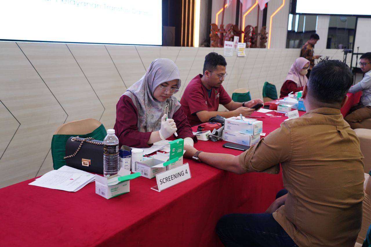 Peduli Masyarakat, Bank Jatim Lakukan Aksi Kemanusiaan Donor Darah. (Red)