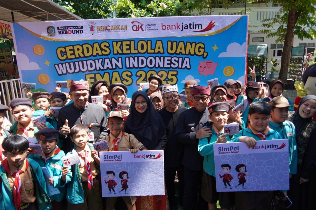 Dukung Literasi Keuangan di Banyuwangi, Bank Jatim Bukakan Rekening 1.000 Siswa