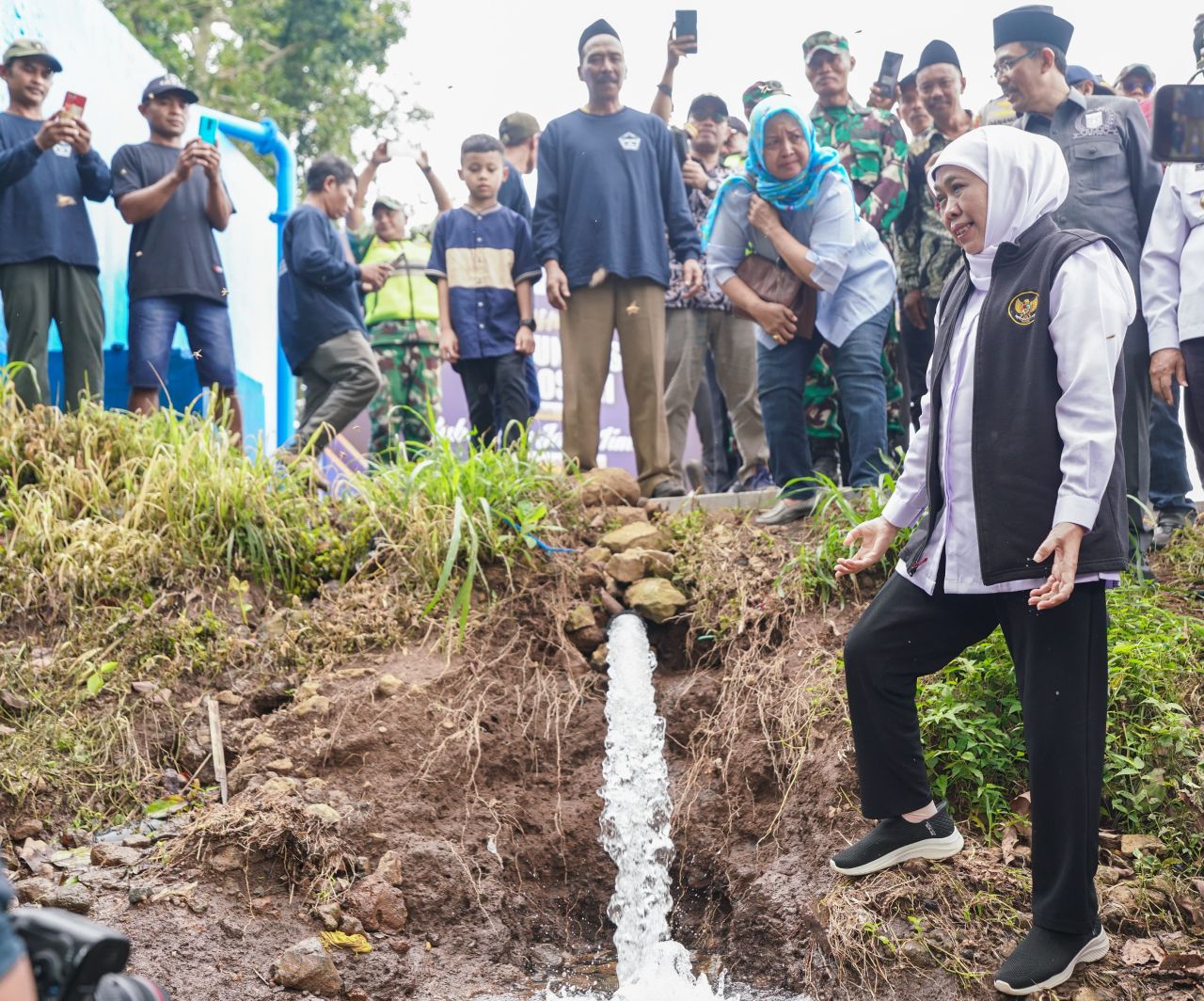 ThumbnailKhofifah Resmikan SPAM, Ribuan Warga Singosari Malang Terbebas Krisis Air Bersih Saat Kemarau Khofifah Resmikan SPAM, Ribuan Warga Singosari Malang Terbebas Krisis Air Bersih Saat Kemarau
