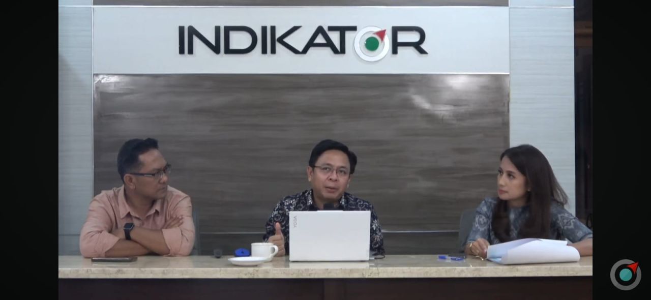 Survei Indikator : Warga Jatim Puas Kinerja Khofifah-Emil di 100 Hari Pertama