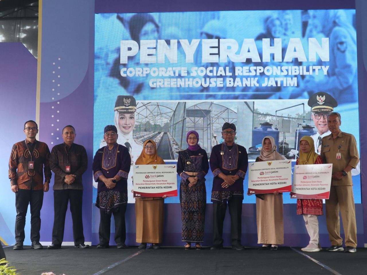 ThumbnailBank Jatim Serahkan CSR Pembangunan Greenhouse Ke Pemkot Kediri Bank Jatim Serahkan CSR Pembangunan Greenhouse Ke Pemkot Kediri
