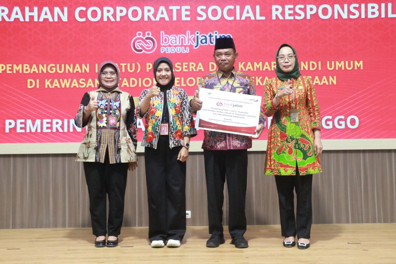 Peduli UMKM Hingga Pendidikan, Bank Jatim Gencar Serahkan CSR