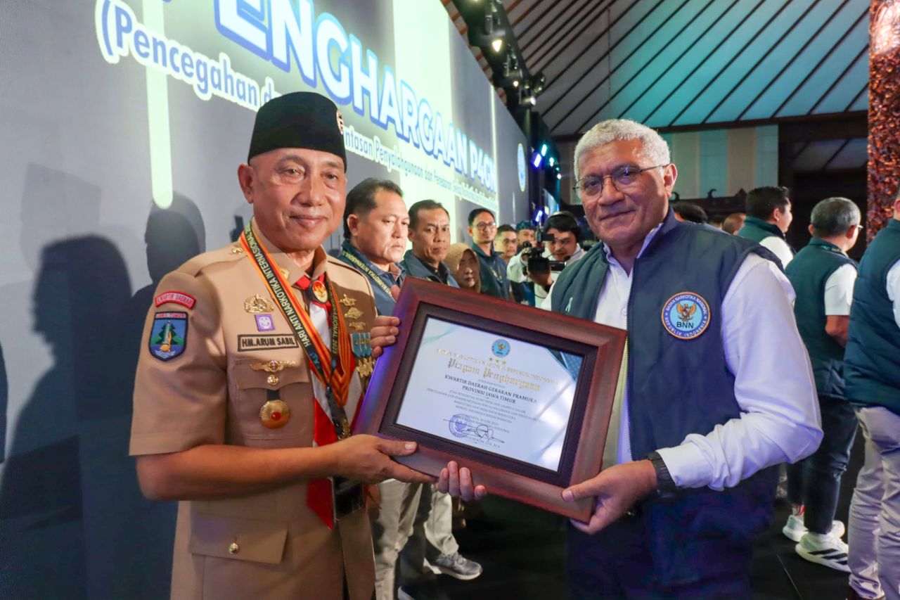 Arum Sabil Terima Penghargaan dari BNN, Serukan Pramuka Jatim Jauhi Narkoba