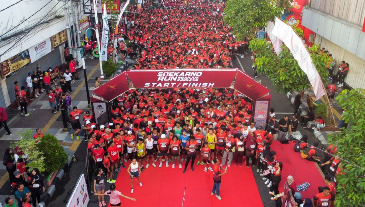 ThumbnailMantan Timnas Sepakbola Hingga Selebriti Ramaikan Soekarno Run di Nganjuk Mantan Timnas Sepakbola Hingga Selebriti Ramaikan Soekarno Run di Nganjuk