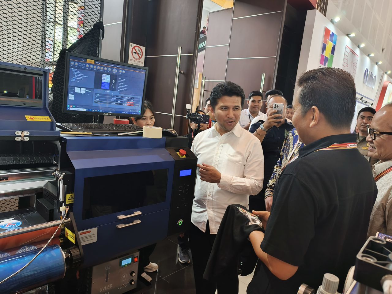 ThumbnailTinjau Surabaya Printing Expo 2025, Emil Dardak : Tingkatkan Daya Saing Industri Tinjau Surabaya Printing Expo 2025, Emil Dardak : Tingkatkan Daya Saing Industri