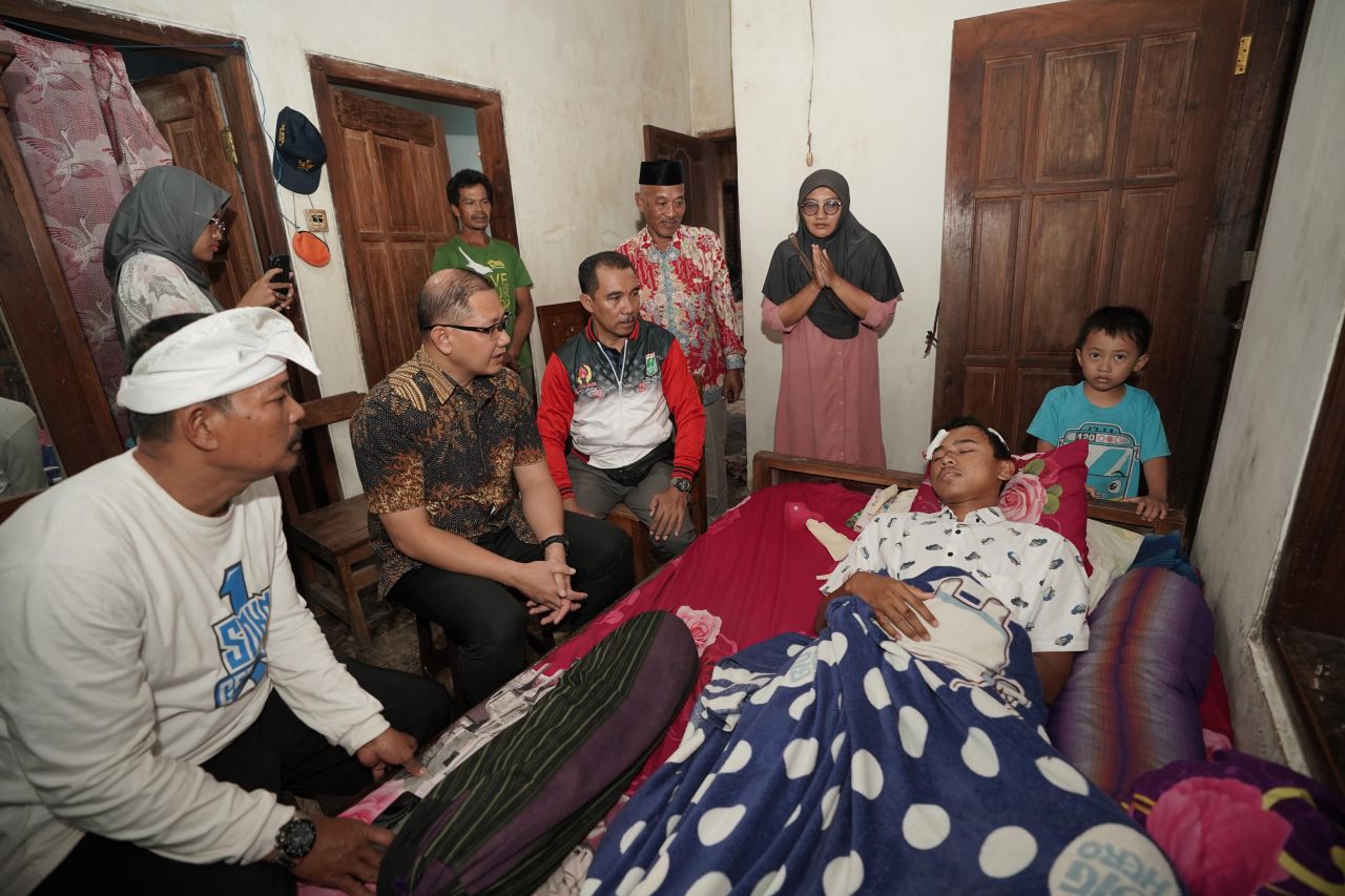 Kadindik Jatim Sambangi Rumah Korban Terseret Ombak di Malang