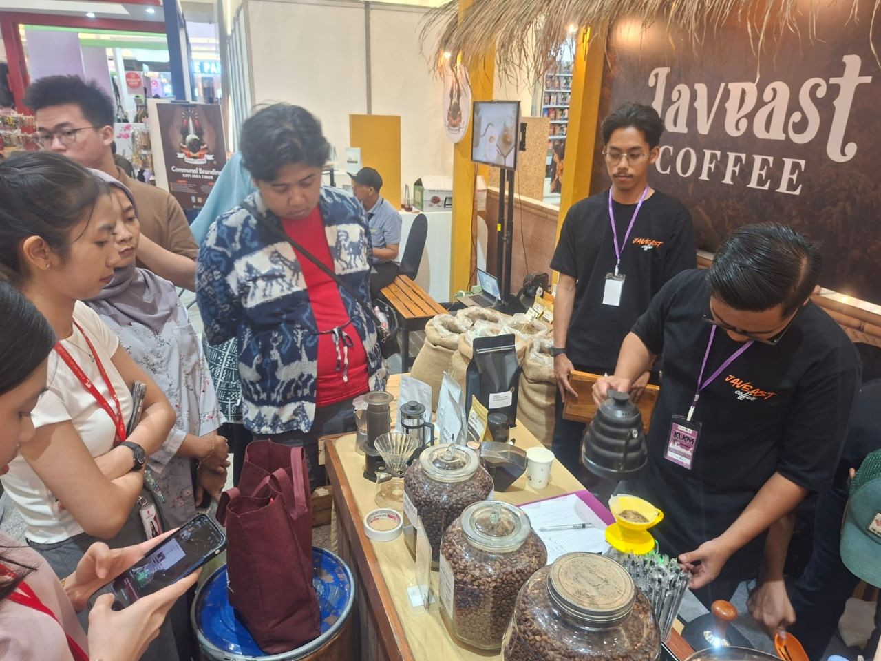 ThumbnailKUKM Expo 2025, Stand Javaeast Coffe Tawarkan Racikan Kopi Asli Jawa Timur KUKM Expo 2025, Stand Javaeast Coffe Tawarkan Racikan Kopi Asli Jawa Timur