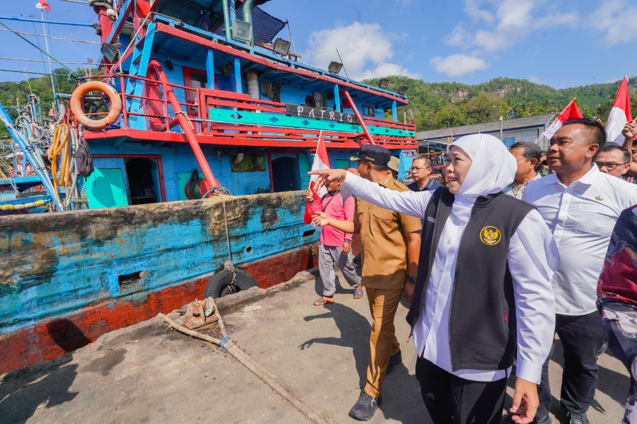 ThumbnailKhofifah Serahkan Bantuan Khusus Untuk Nelayan Pacitan Khofifah Serahkan Bantuan Khusus Untuk Nelayan Pacitan