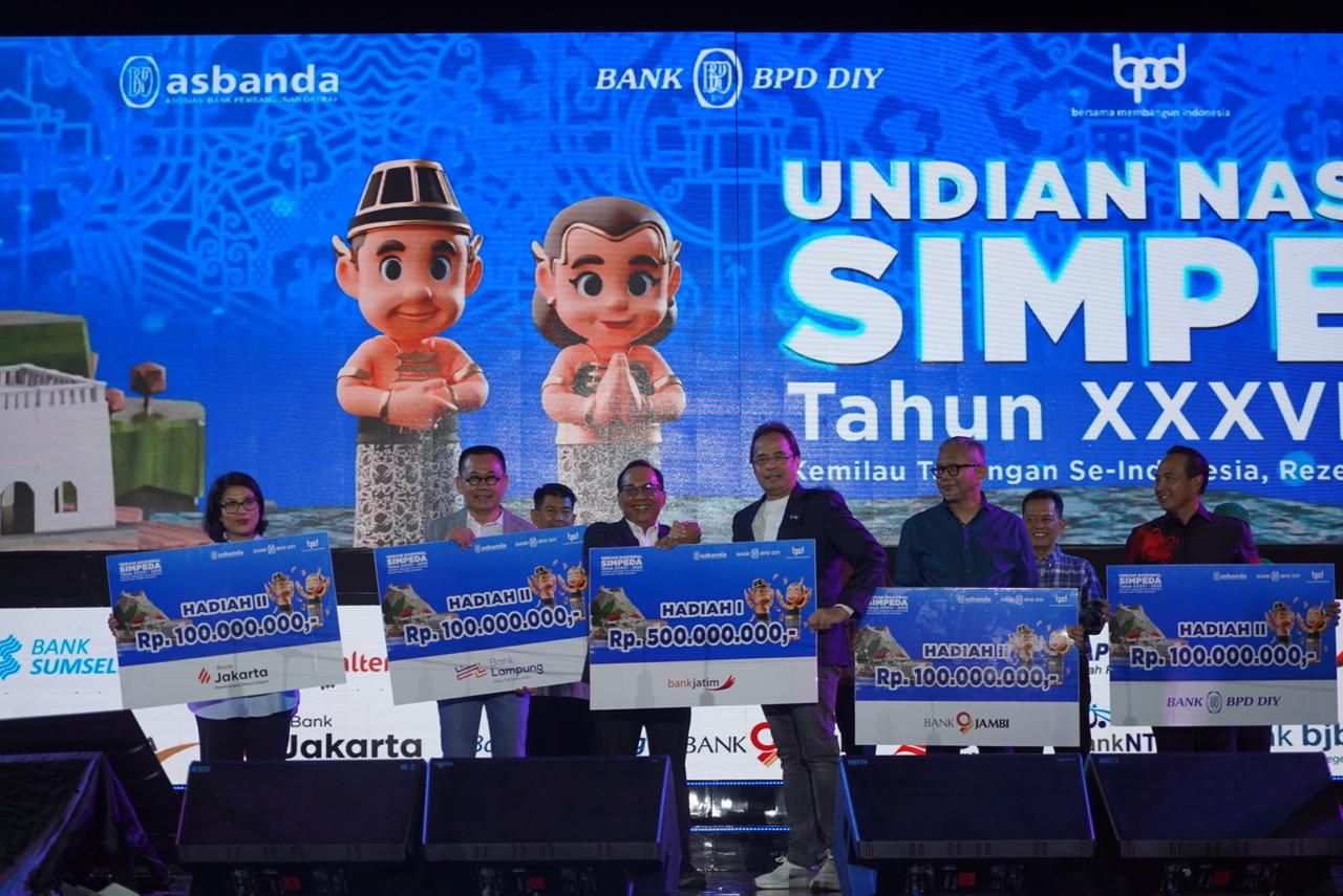 ThumbnailNasabah Bank Jatim Sukses Raih Hadiah Utama Rp 500 Juta Nasabah Bank Jatim Sukses Raih Hadiah Utama Rp 500 Juta