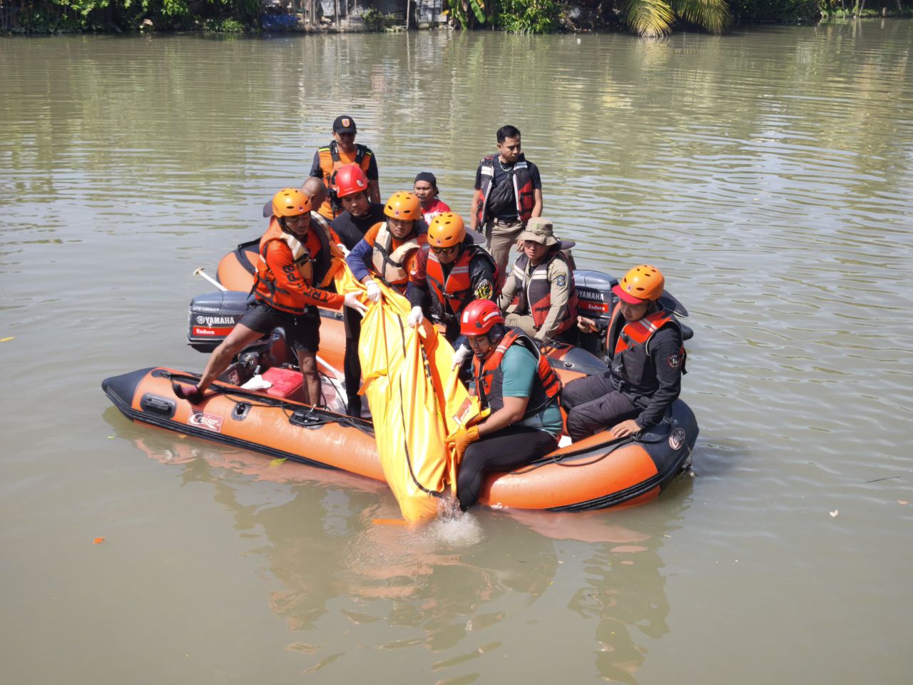 2 Hari Pencarian, Lesmono, Korban Tenggelam di Sungai Surabaya Akhirnya Ditemukan