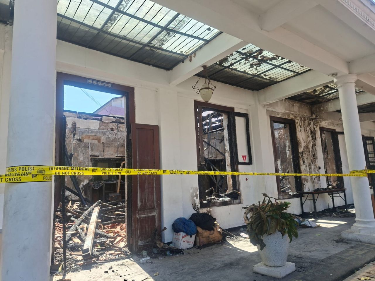 ThumbnailPolda Jatim Tetapkan 9 Tersangka Pembakaran Gedung Grahadi Polda Jatim Tetapkan 9 Tersangka Pembakaran Gedung Grahadi