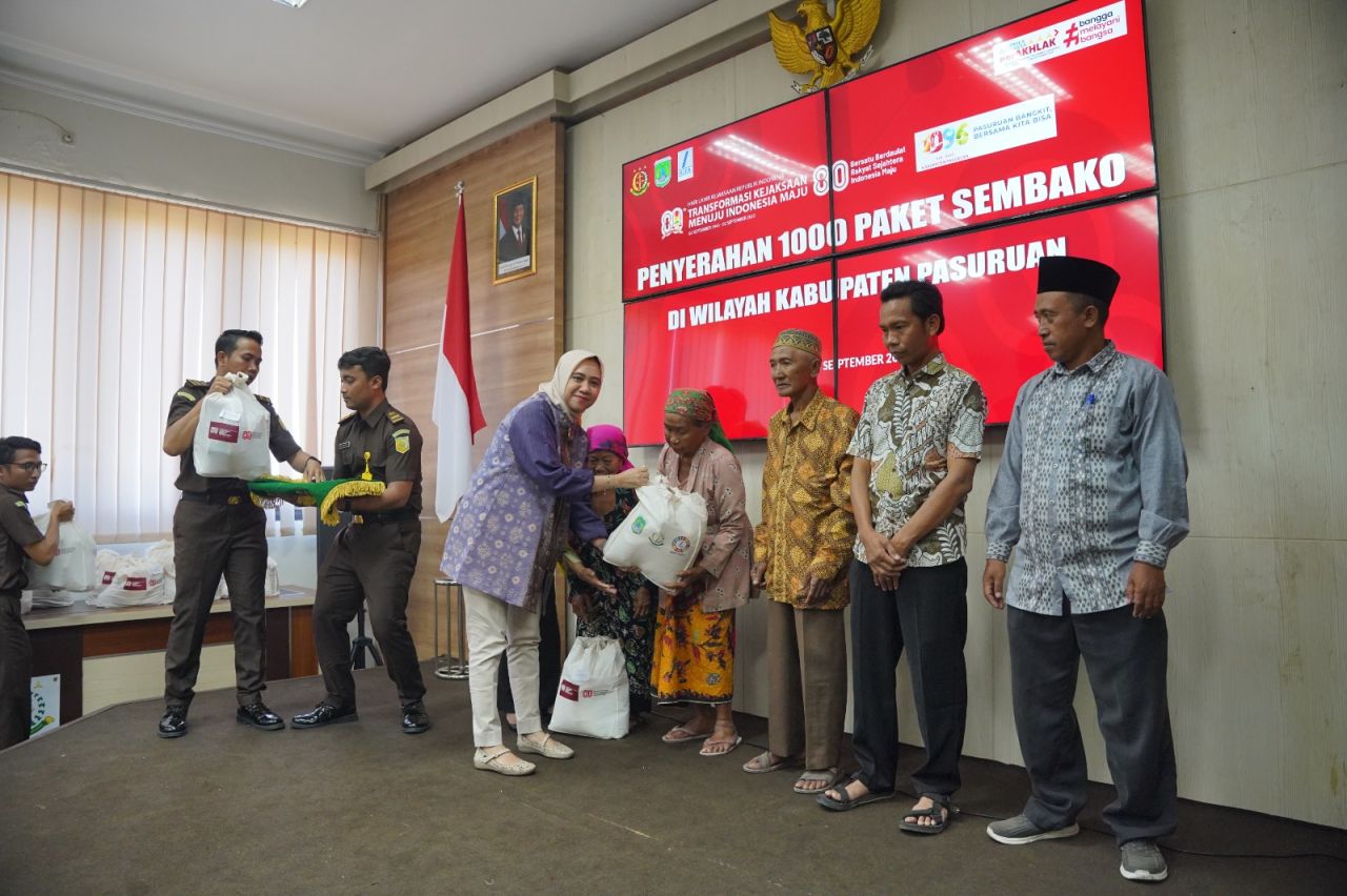 Peringati Hari Lahir Kejaksaan, SIER dan Kejari Pasuruan Salurkan 1.000 Paket Sembako