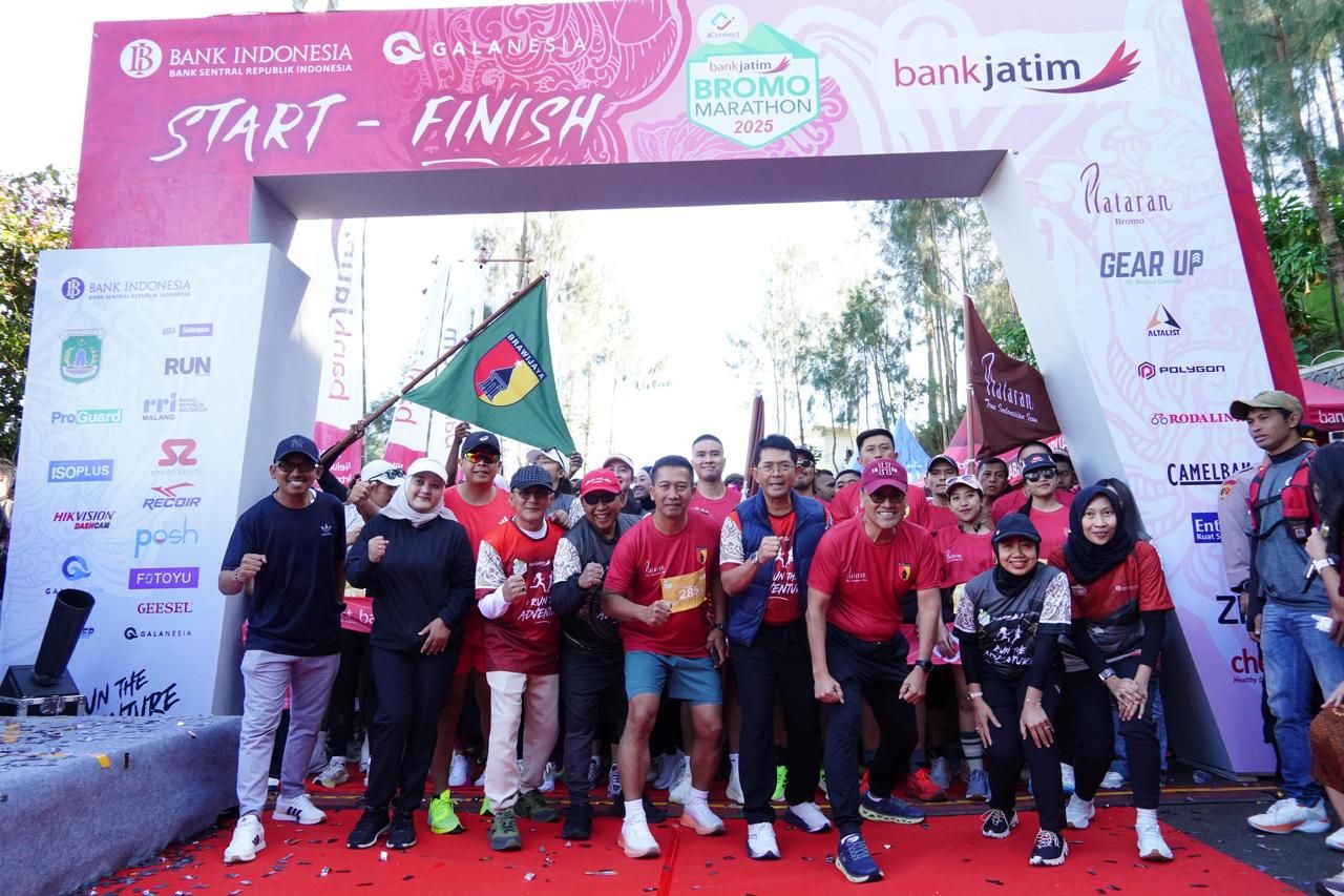 ThumbnailBromo Marathon 2025, Bank Jatim Launching QRIS Crossborder dan Branding Jeep Bromo Bromo Marathon 2025, Bank Jatim Launching QRIS Crossborder dan Branding Jeep Bromo