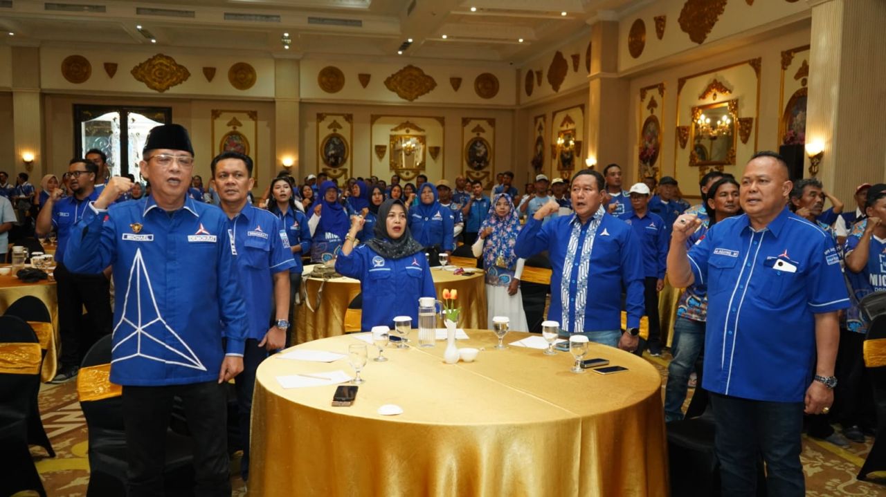 ThumbnailDikpol Demokrat Jatim di Banyuwangi Tekankan "Tiga B" : Bikin Kuat, Kompak, dan Sukses Dikpol Demokrat Jatim di Banyuwangi Tekankan "Tiga B" : Bikin Kuat, Kompak, dan Sukses