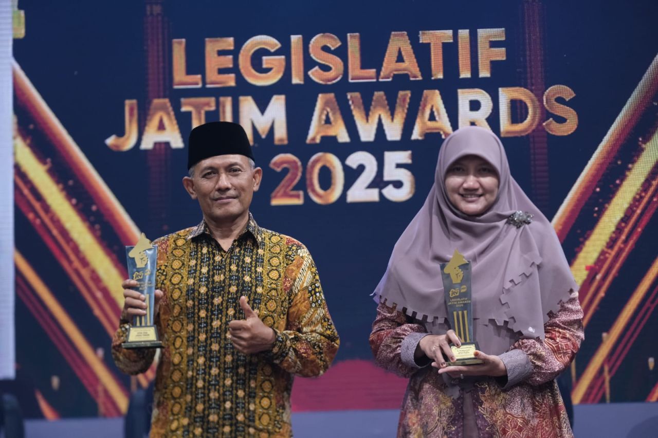 ThumbnailBorong Award, PKS Jatim Kategori Kinerja Terbaik Kaderisasi, Ketua Fraksi Anggota DPRD Terbaik Dorong Perekonomian Jawa Timur Borong Award, PKS Jatim Kategori Kinerja Terbaik Kaderisasi, Ketua Fraksi Anggota DPRD Terbaik Dorong Perekonomian Jawa Timur