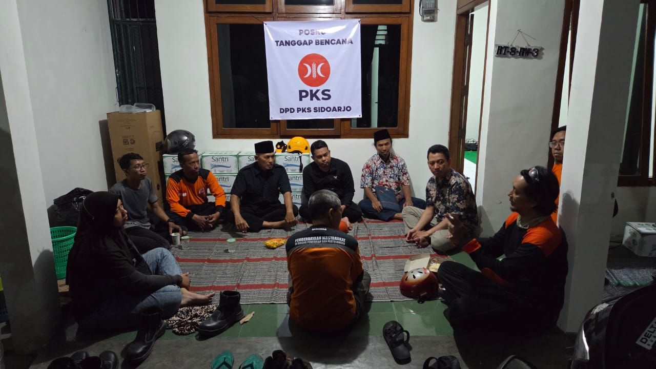 Buka Posko di Ponpes Al Khoziny, Ketua PKS Jatim Minta Relawan Standby Sampai Tuntas